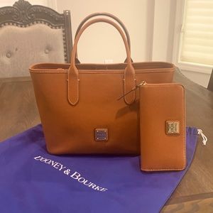 Dooney & Bourke matching bag and wallet set new!